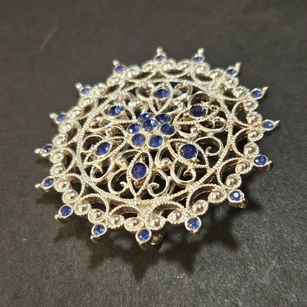 Vintage silver tone Monet brooch - Picture 3 of 10